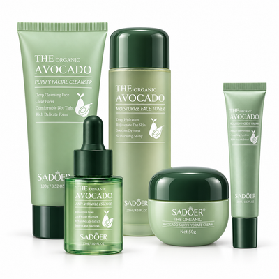 Pachet SADOER Avocado cu produs de curățare 100 g, toner, ser, cremă facială și cremă pentru ochi pe fundal alb