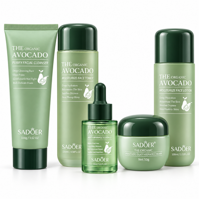 Set SADOER Avocado 5 Produse – Curățare + Toner + Ser + Cremă + Loțiune – ser cu pipetă și produse pe fundal alb
